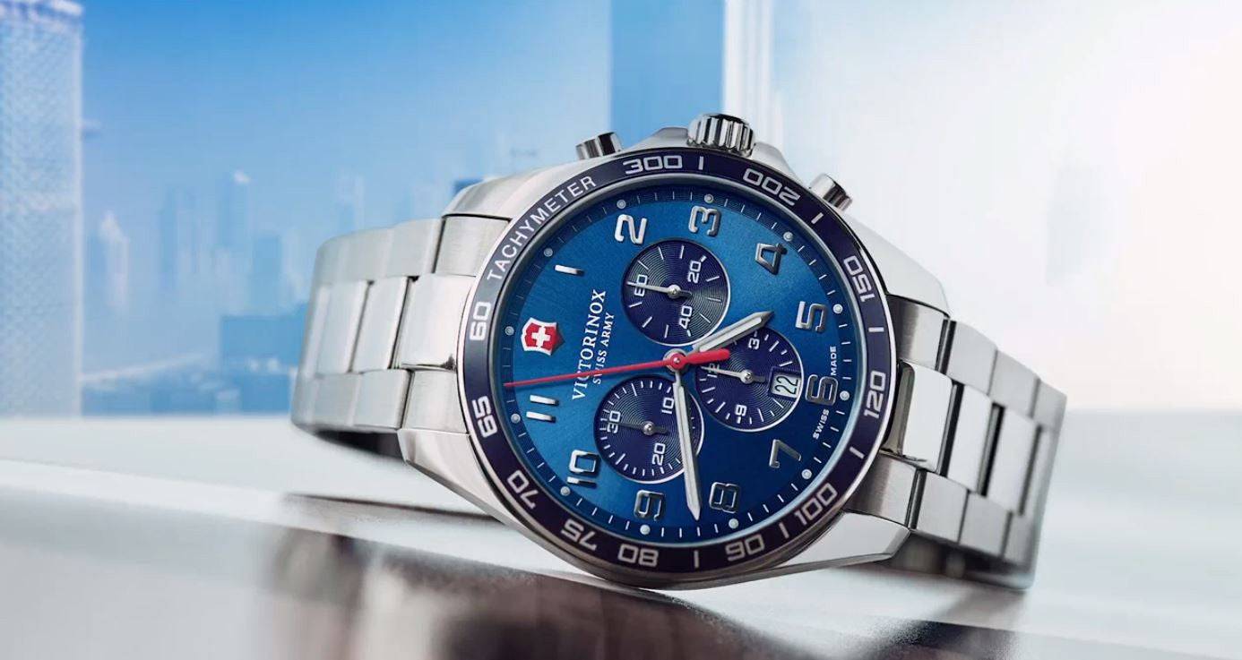 Victorinox Fieldforce 241901 Horloge 42mm met blauwe wijzerplaat en chronograaf, herenhorloge met roestvrijstalen band, Swiss Made design.