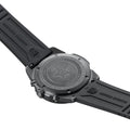 Achterkant van de Luminox Pacific Diver Herenhorloge 44mm met gravure en zwarte rubberen band. Swiss Made duikhorloge met robuust ontwerp.