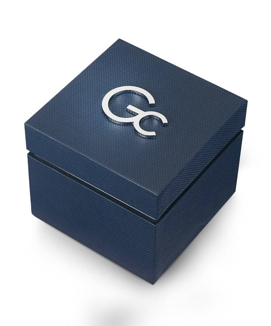 Luxe blauwe Gc horlogedoos met zilverkleurig logo, perfect voor het Gc Herenhorloge 44mm - Shape Y99004G5MF. Ideaal als cadeauverpakking of opslag.