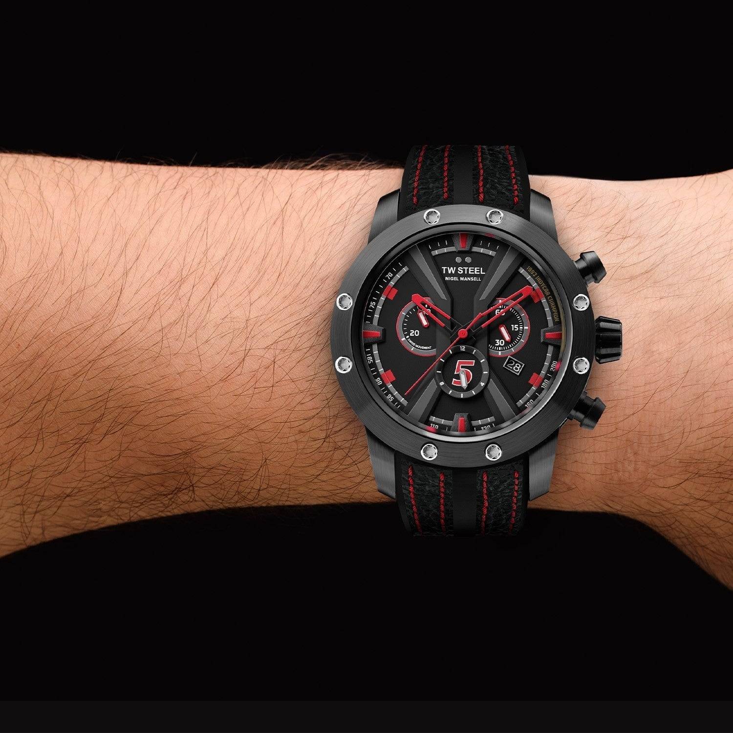 TW Steel TWGT14 Damon Hill Fast Lane Chronograaf Limited Edition herenhorloge 47mm met zwart-rode wijzerplaat en leren band. Luxe Swiss Made horloge voor heren met sportief design en chronograaf functie.