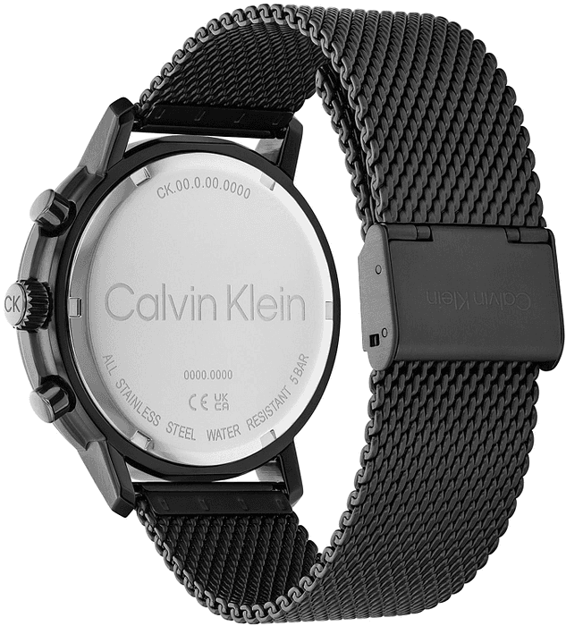 Achterkant van Calvin Klein CK25200440 Gauge herenhorloge 44mm met zwarte roestvrijstalen mesh band en gegraveerd logo op de sluiting.