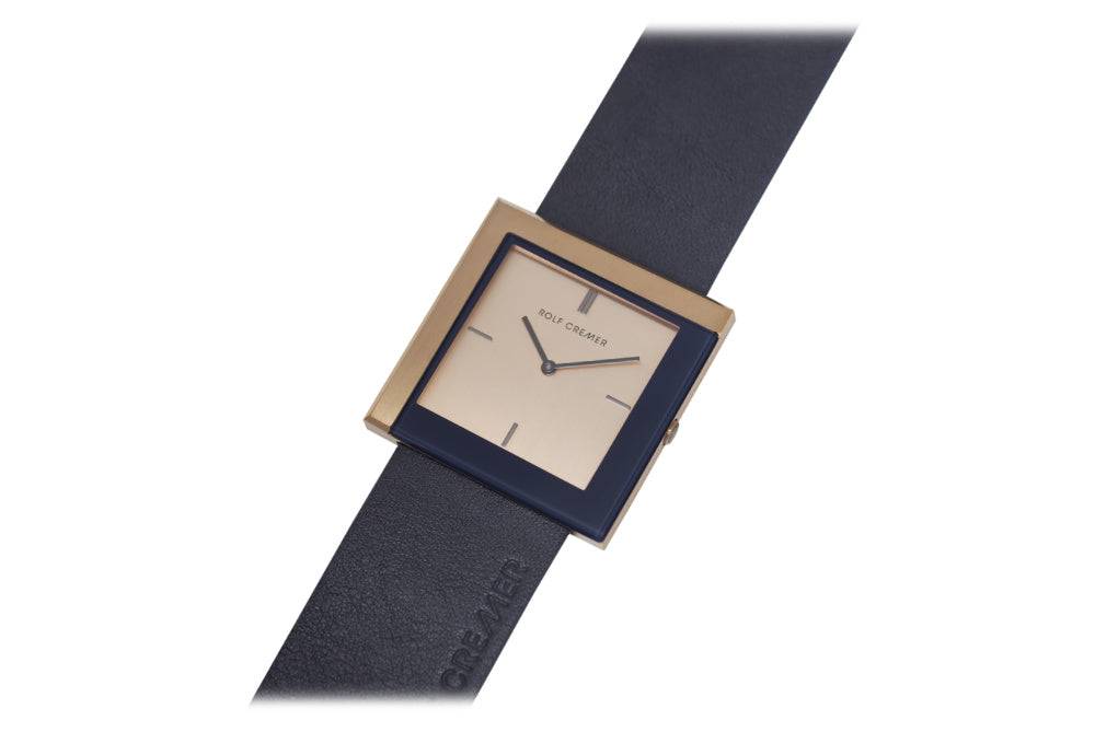 Rolf Cremer FLASH Horloge - Rolf Cremer | 36mm Design met vierkante kast, minimalistische wijzerplaat en zwart leren band. Stijlvol heren horloge.